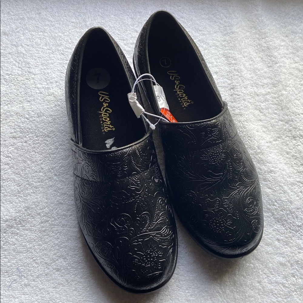 US Sports Comfort Women's Black Clogs Embossed Design Size 7